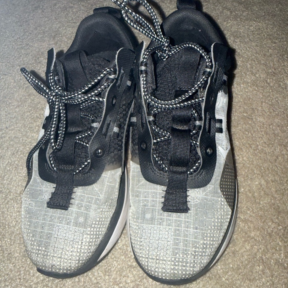 Nike Black and Gray Running Sneakers with White Swoosh - Picture 2 of 2